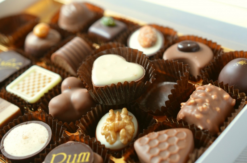 chocolaterie-EZE-min_chocolates_food_candy_calories_nibble_chocolate_heart-782043